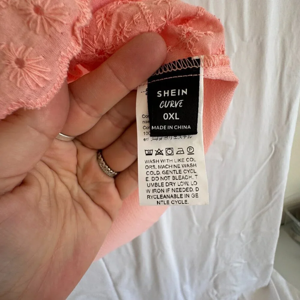 Sleeveless Peach Eyelet Lace Blouse with Scalloped Hem Top Size 0XL - Picture 2 of 5